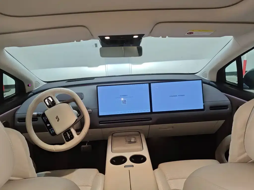 Li Auto i8 — фото 3