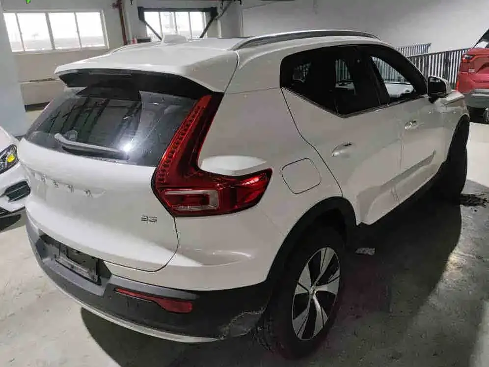Volvo XC40 — фото 4