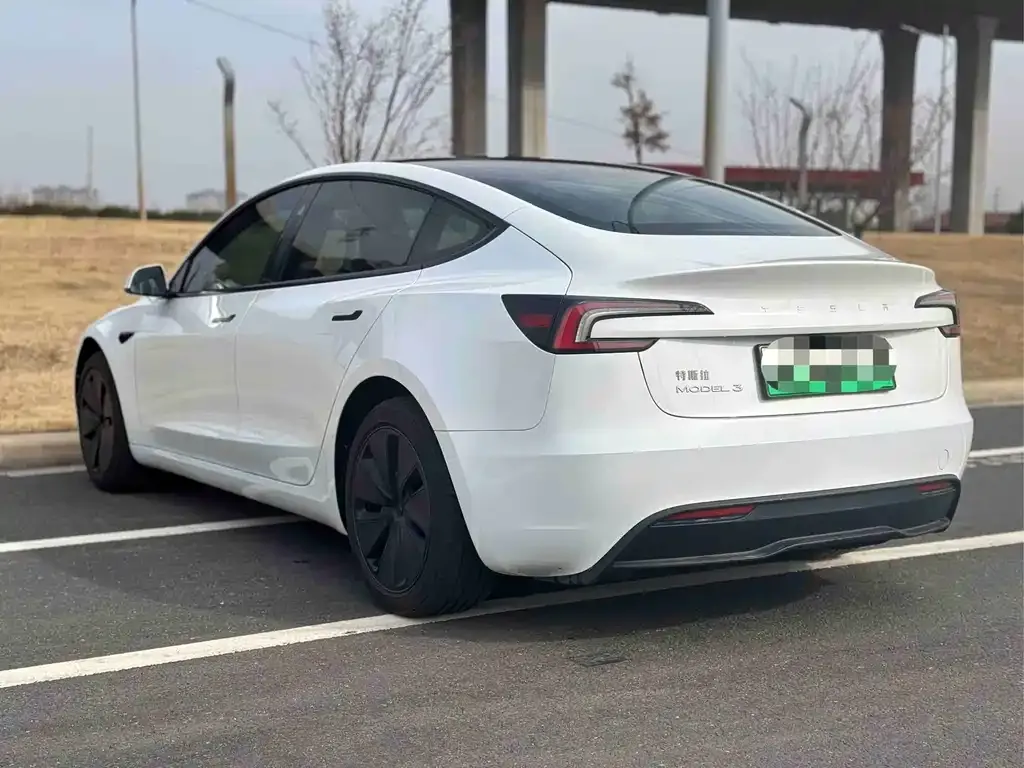 Tesla Model 3 — фото 9