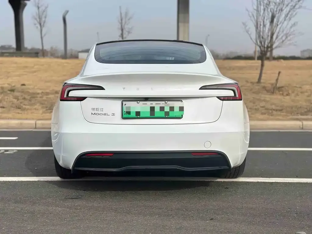 Tesla Model 3 — фото 7