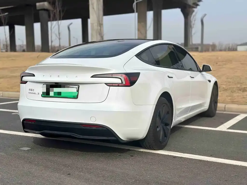 Tesla Model 3 — фото 5