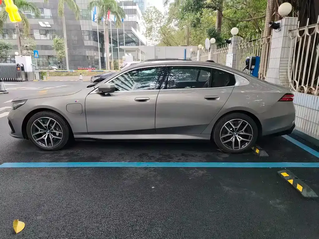BMW i5 2025 из CN, фото 4