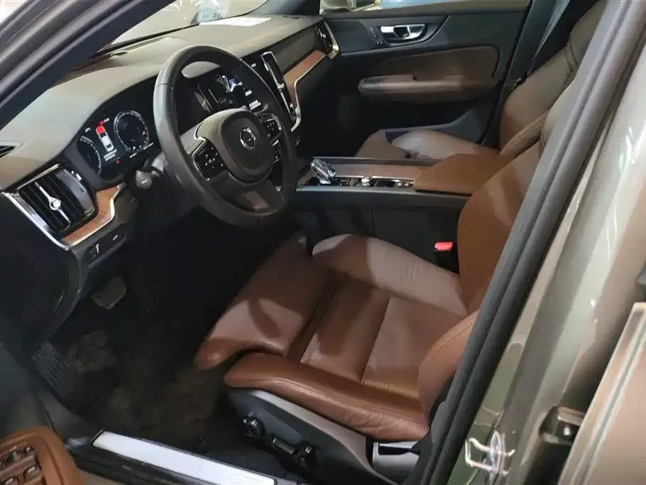 Volvo S60 — фото 10