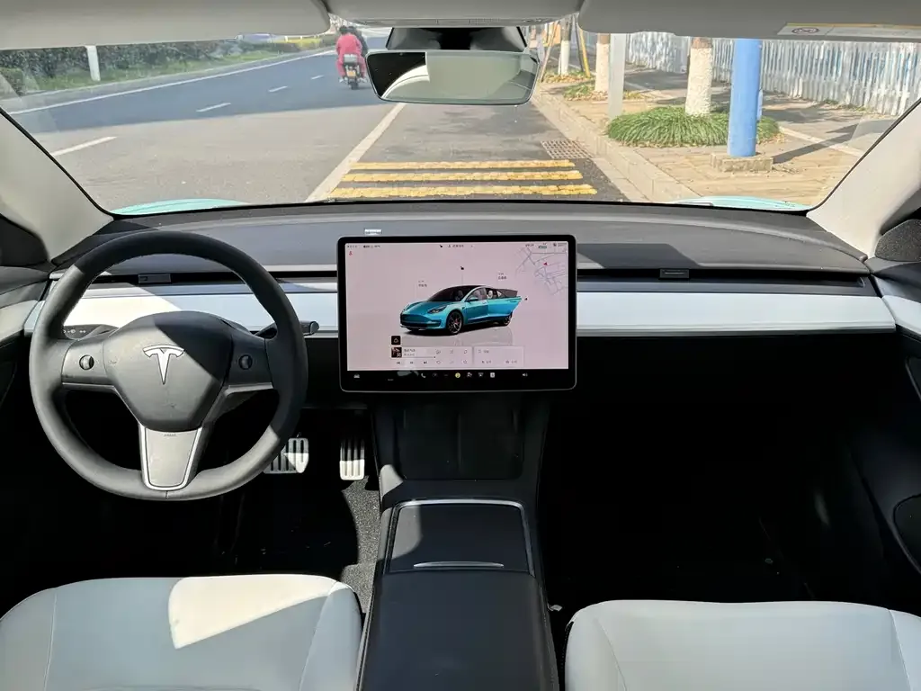 Tesla Model 3 — фото 4