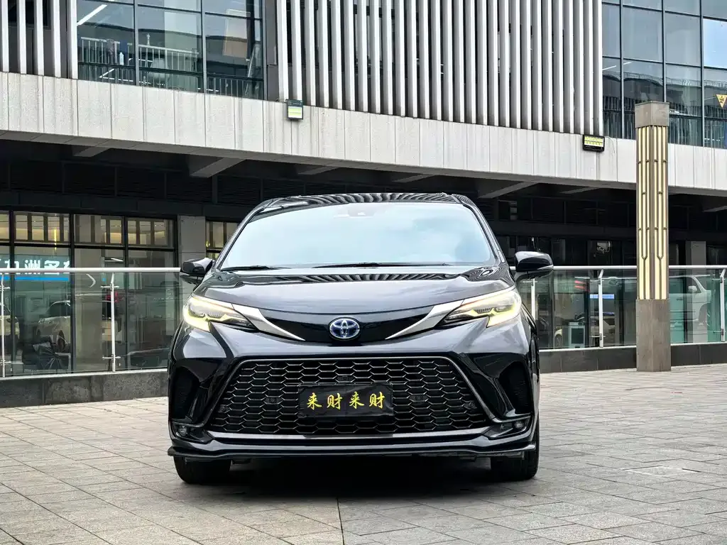 Toyota Granvia 2024 из CN, фото 2