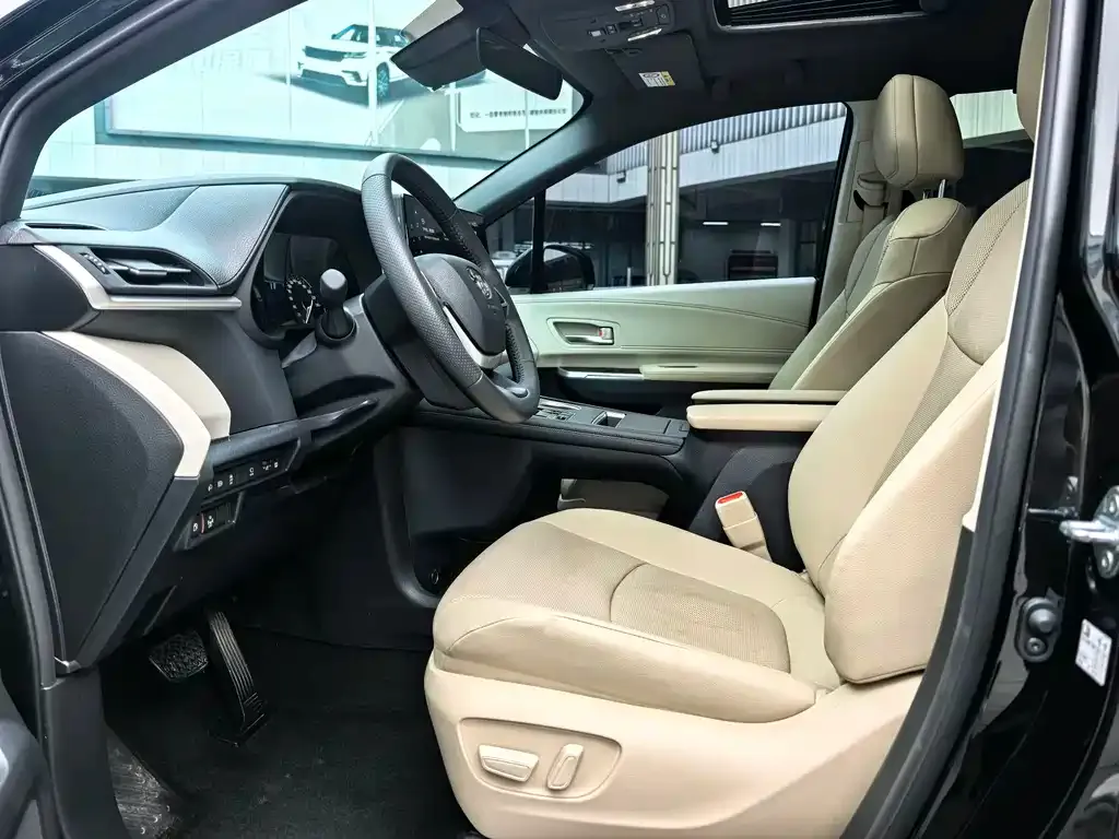 Toyota Granvia 2024 из CN, фото 4