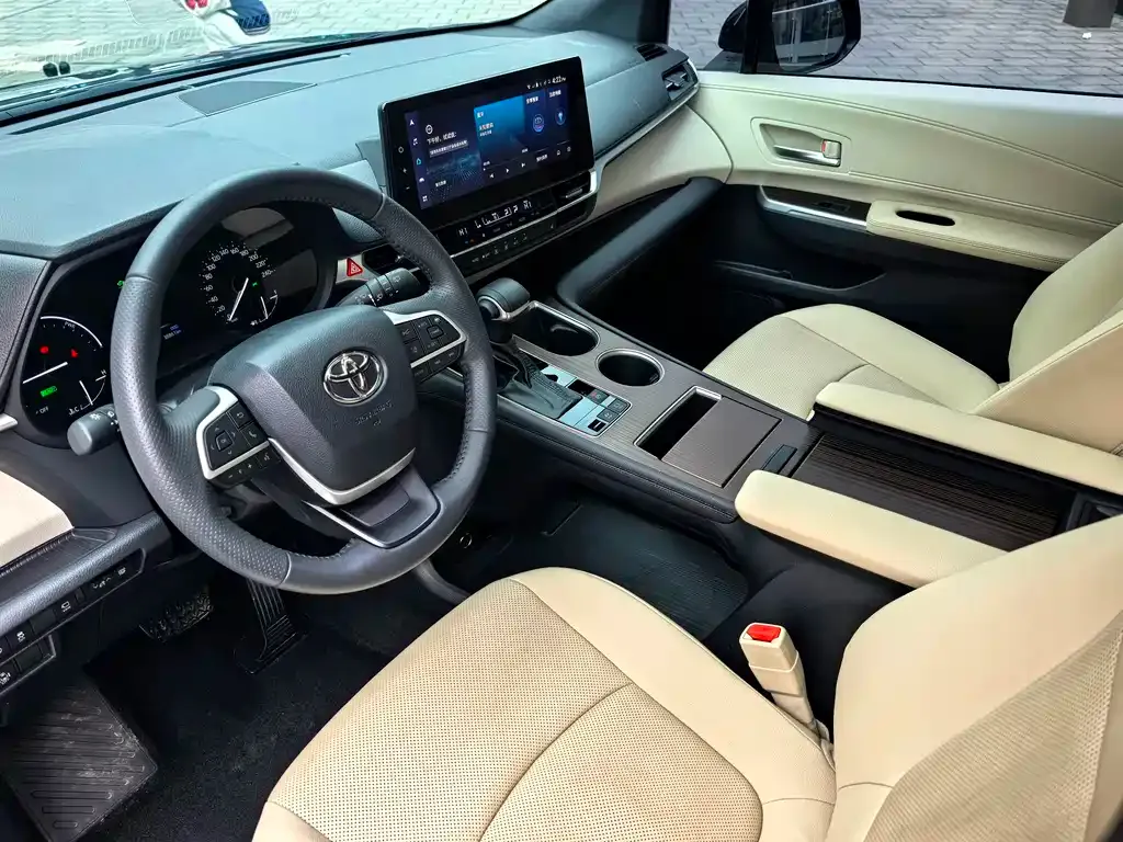 Toyota Granvia 2024 из CN, фото 10