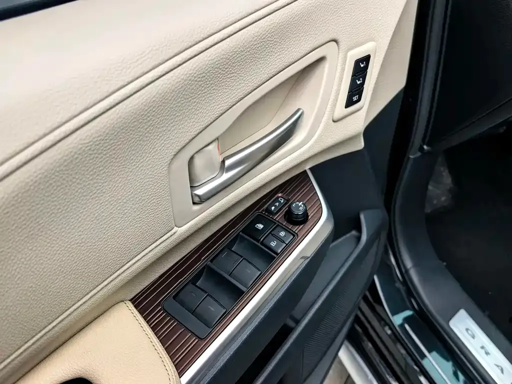 Toyota Granvia 2024 из CN, фото 6