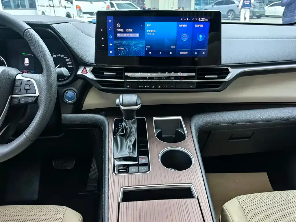 Toyota Granvia 2024 из CN, фото 9