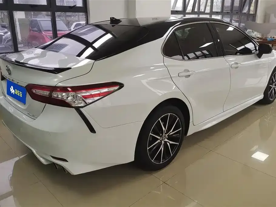 Toyota Camry — фото 5