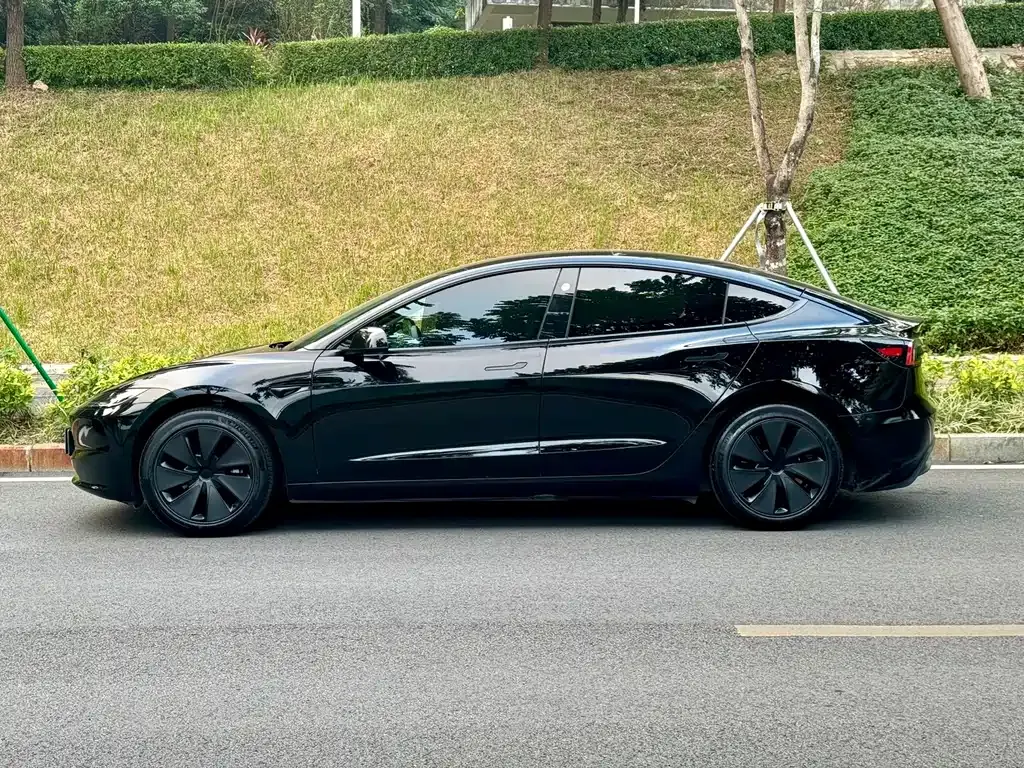 Tesla Model 3 — фото 10