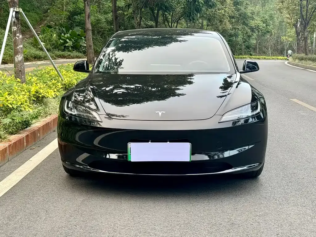 Tesla Model 3 — фото 9