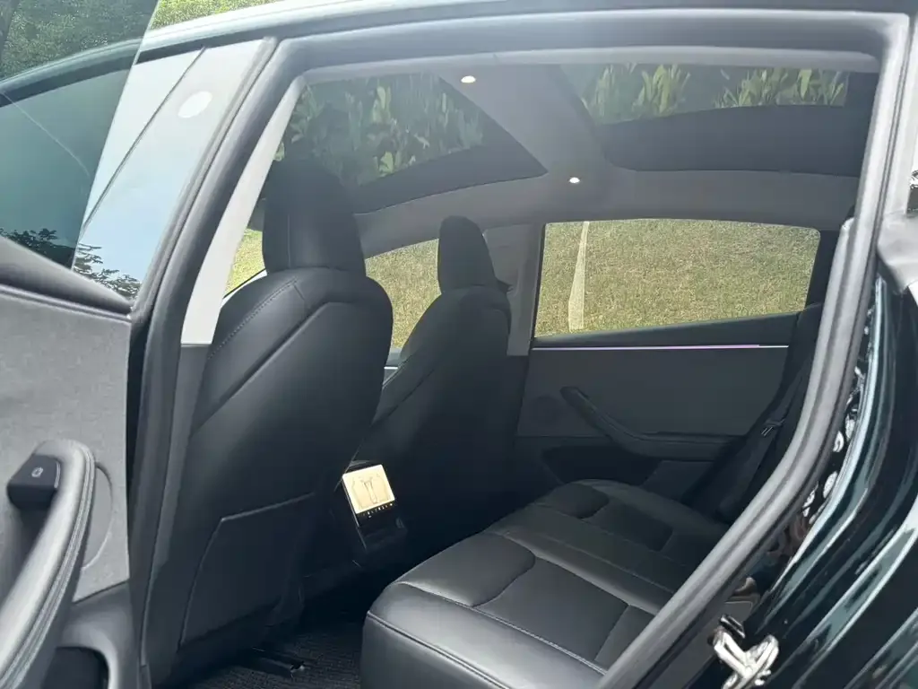 Tesla Model 3 — фото 4