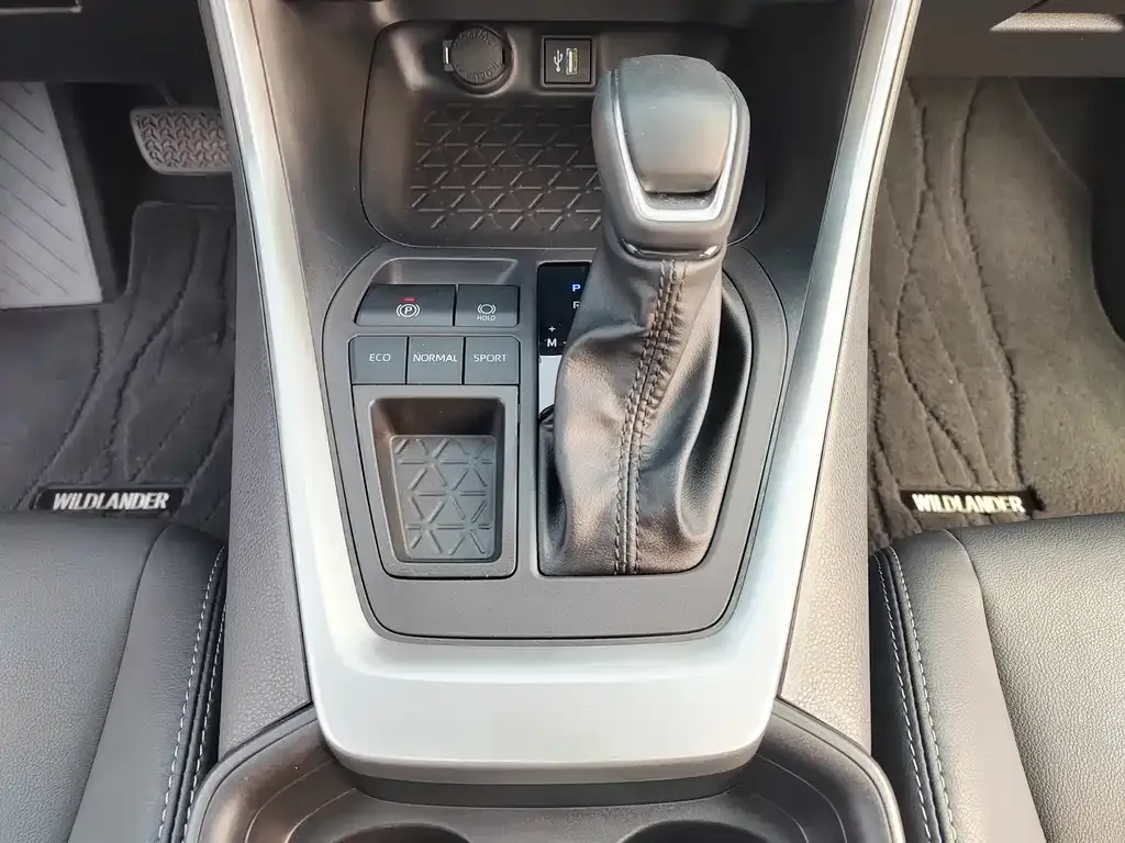 Toyota Wildlander — фото 10