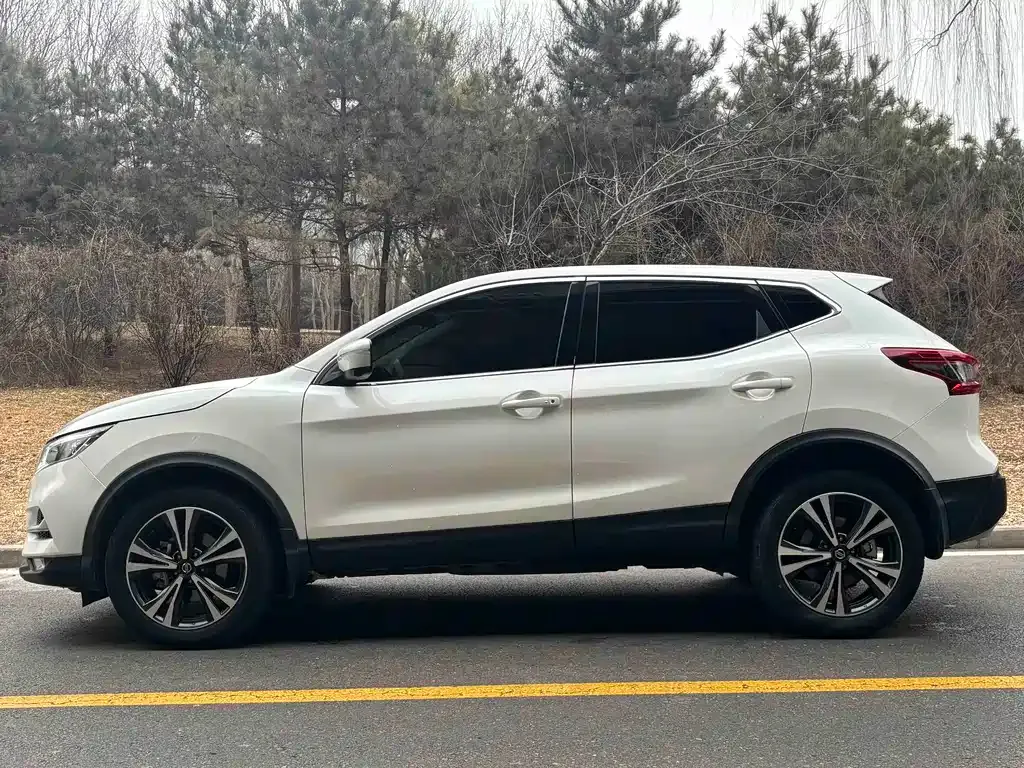 Nissan Qashqai — фото 8