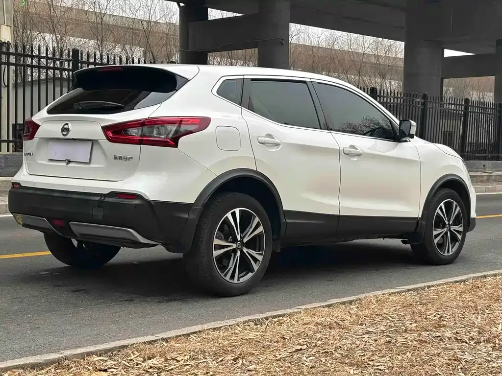 Nissan Qashqai — фото 9