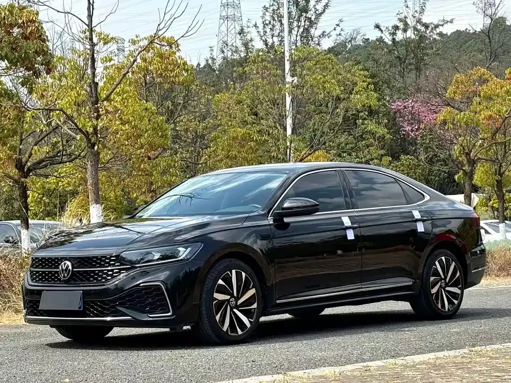 Volkswagen Passat — фото 1