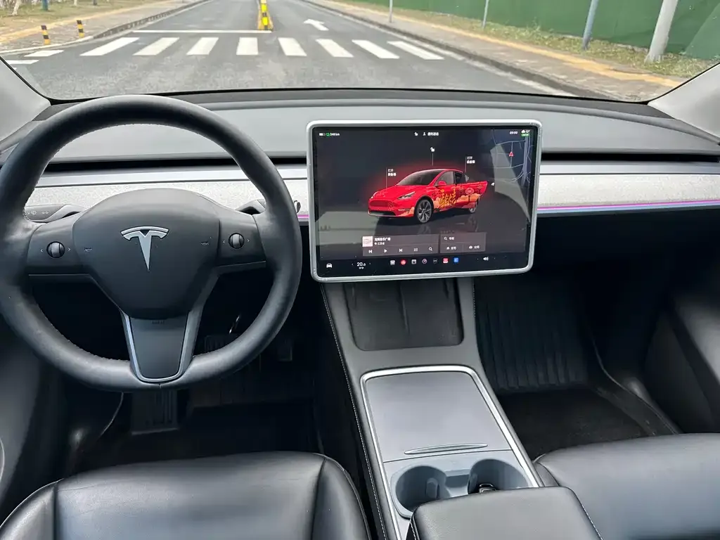 Tesla Model Y — фото 2