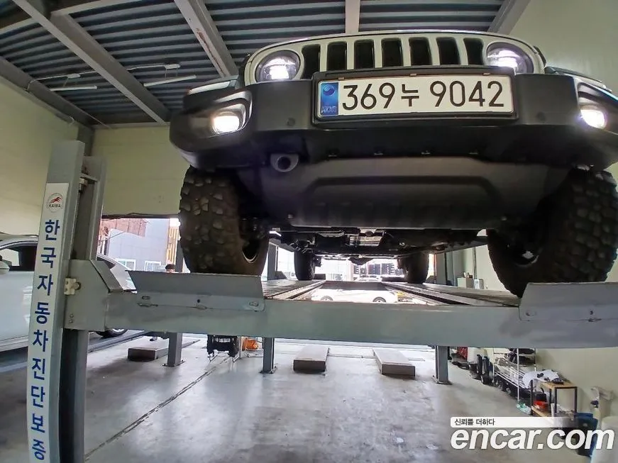 Jeep Wrangler — фото 1