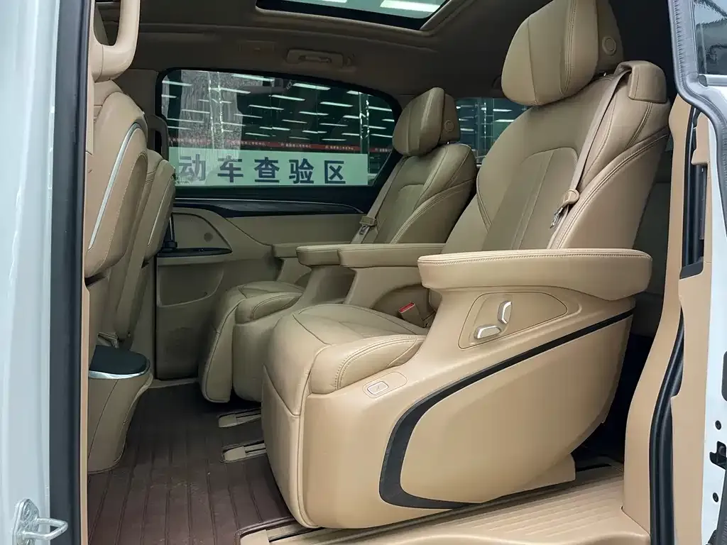 Buick GL8 2021 из CN, фото 2