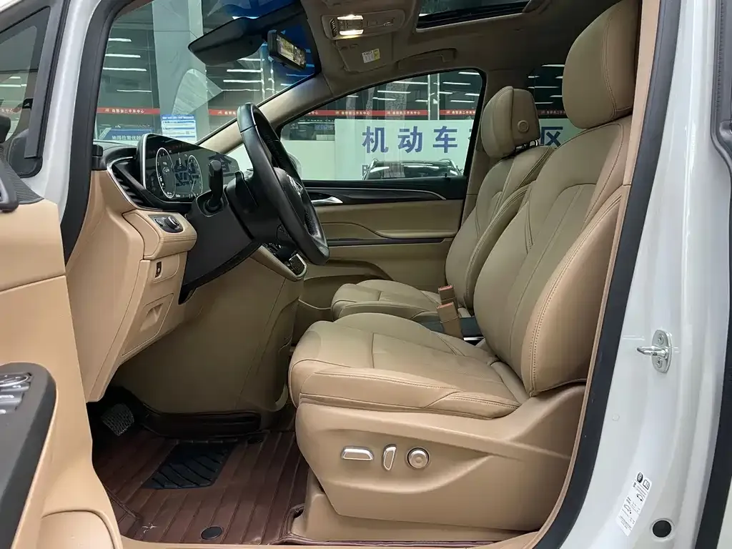 Buick GL8 2021 из CN, фото 3