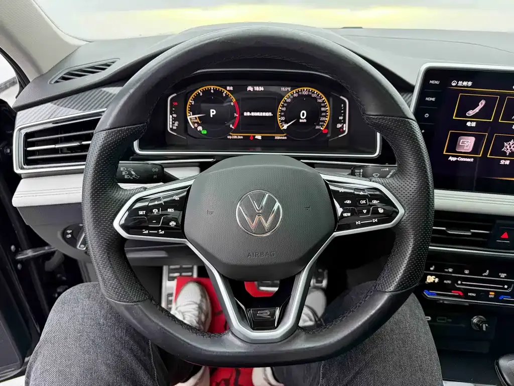 Volkswagen Tiguan L — фото 9