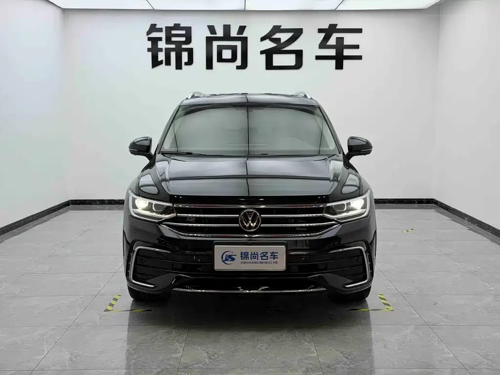Volkswagen Tiguan L — фото 4