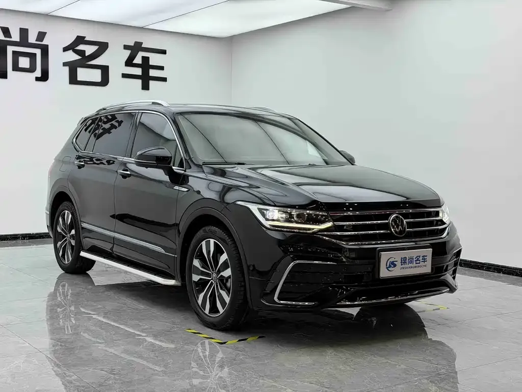 Volkswagen Tiguan L — фото 8