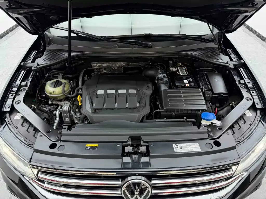 Volkswagen Tiguan L — фото 10