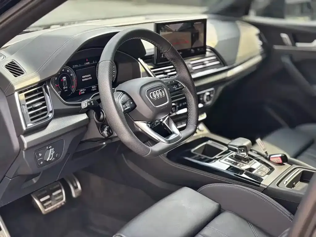 Audi Q5L — фото 5