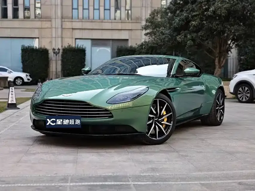 Aston Martin DB11 — фото 1