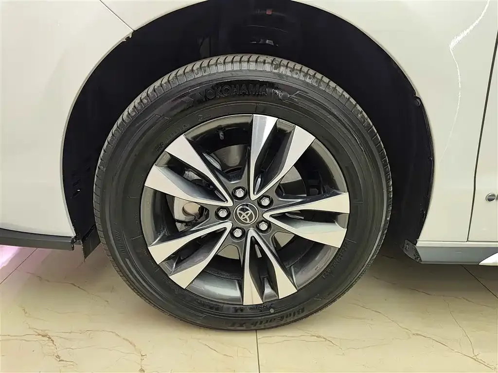 Toyota Granvia 2025 из CN, фото 10