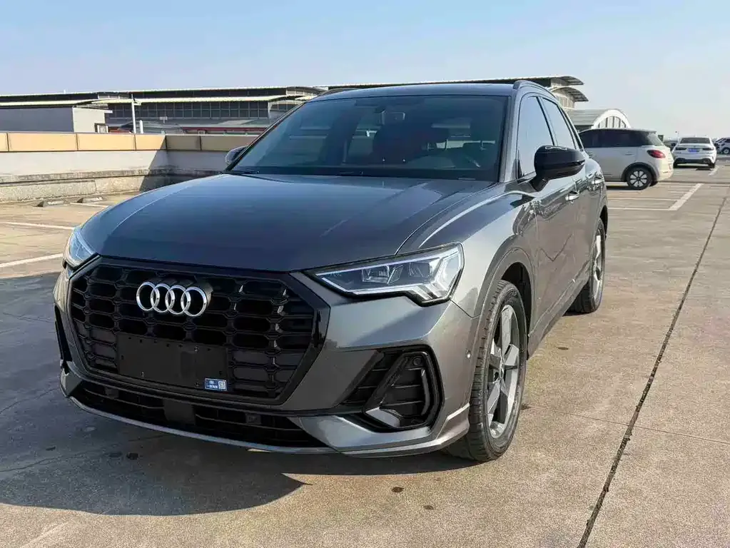 Audi Q3 — фото 1