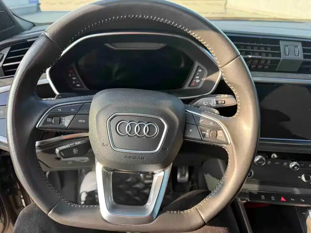 Audi Q3 — фото 10