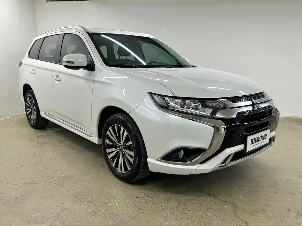 Mitsubishi Outlander — фото 9