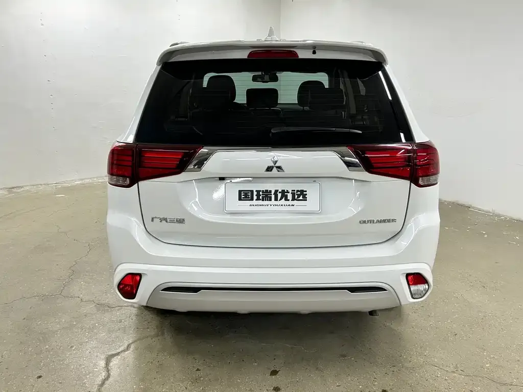 Mitsubishi Outlander — фото 5
