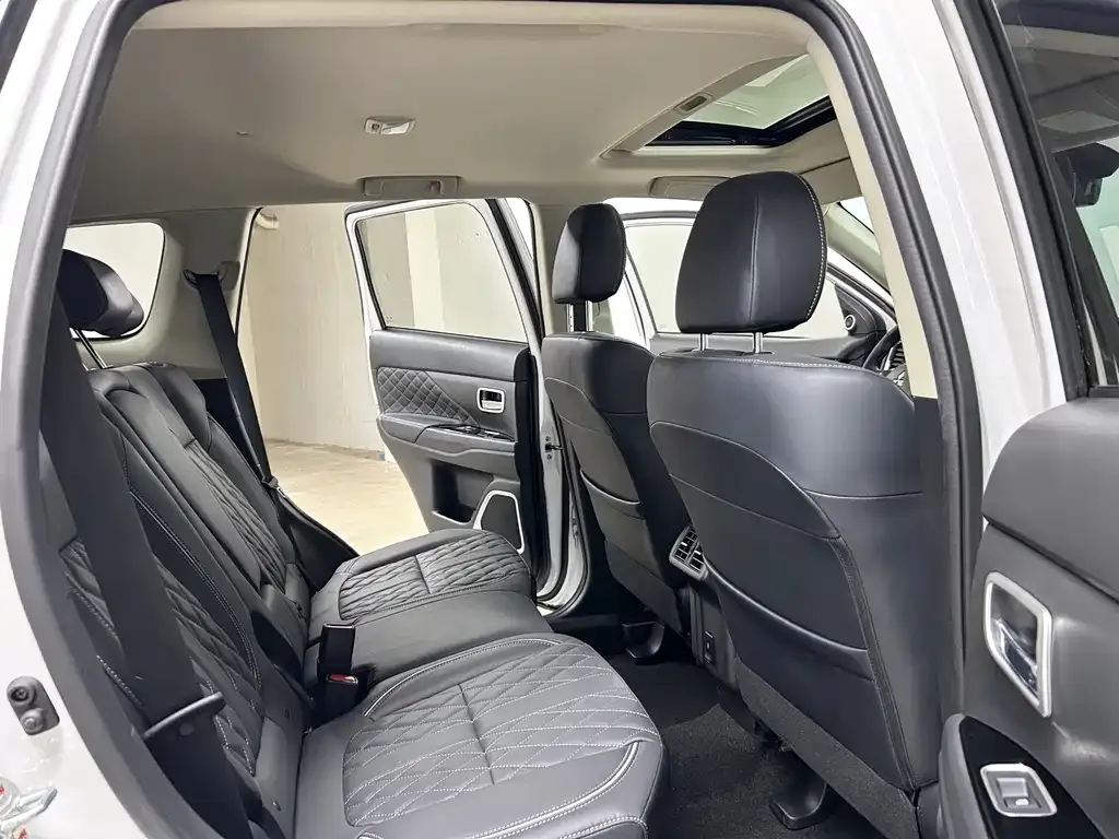 Mitsubishi Outlander — фото 7