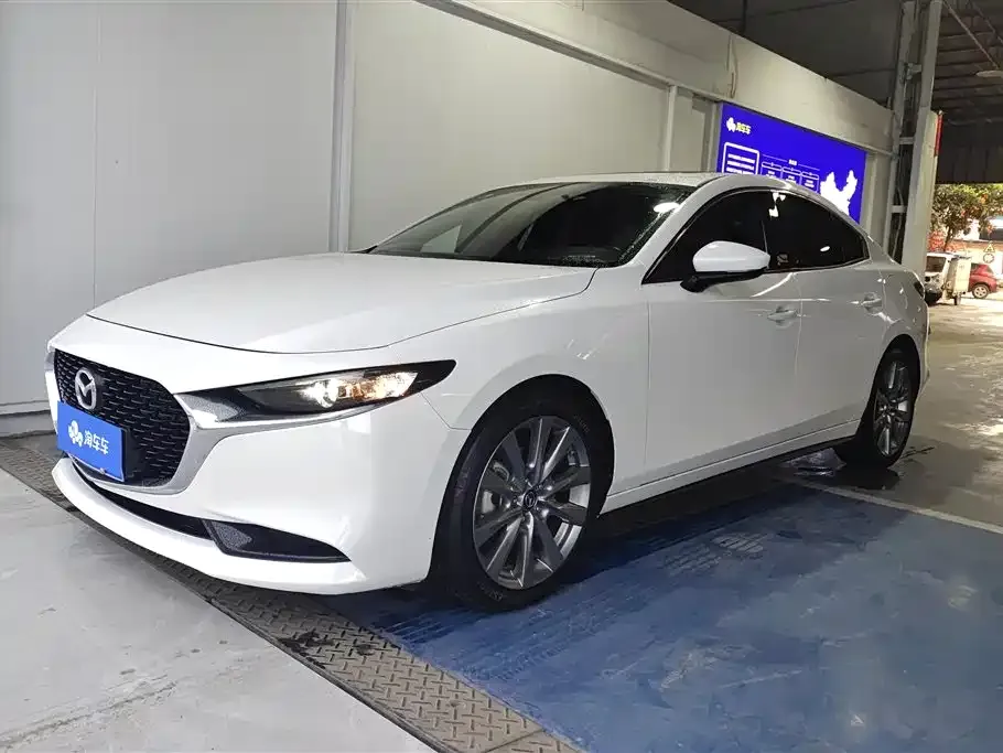 Mazda 3 Axela — фото 1