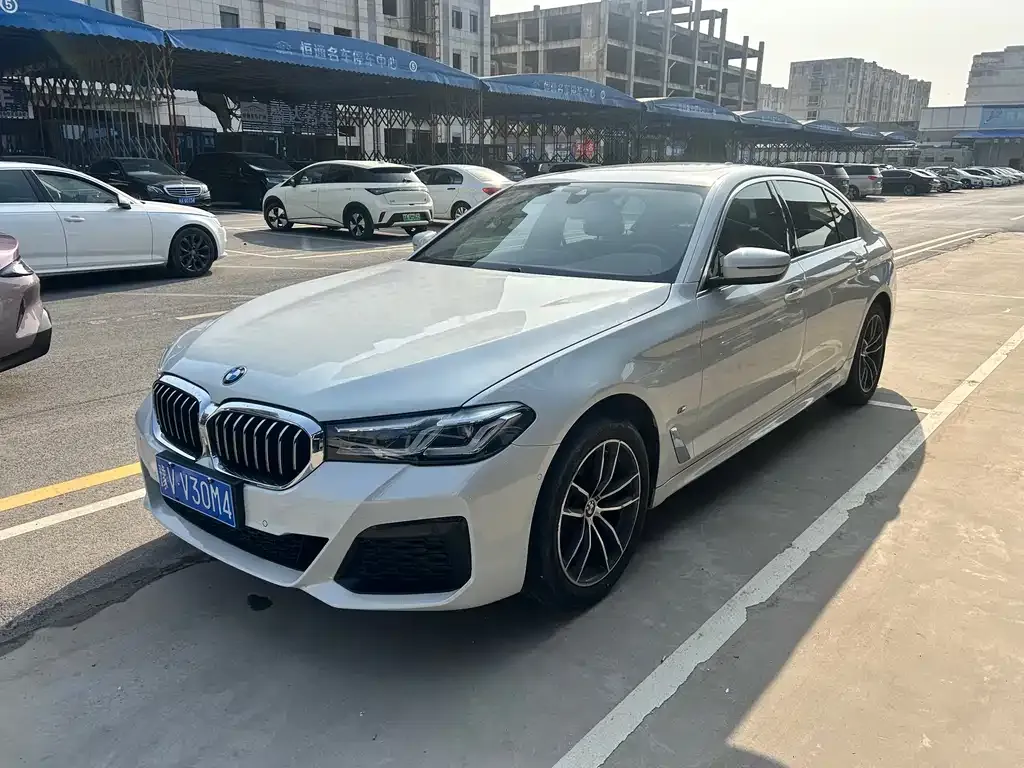 BMW 5 Series — фото 1