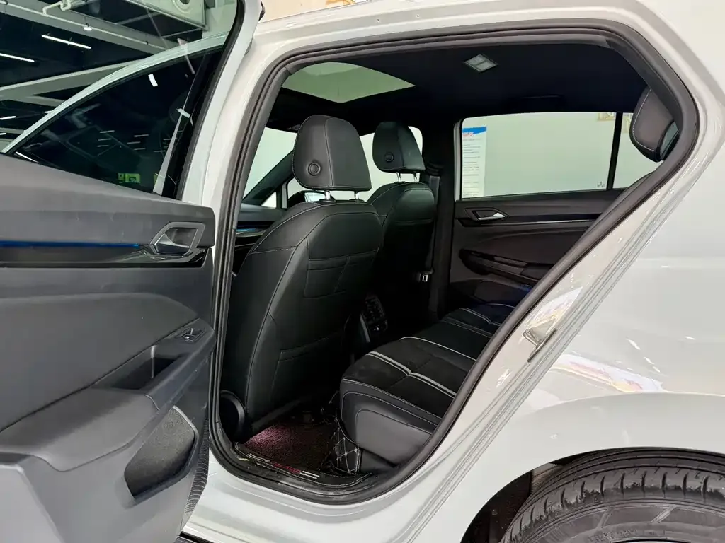 Volkswagen Golf 2021 из CN, фото 4
