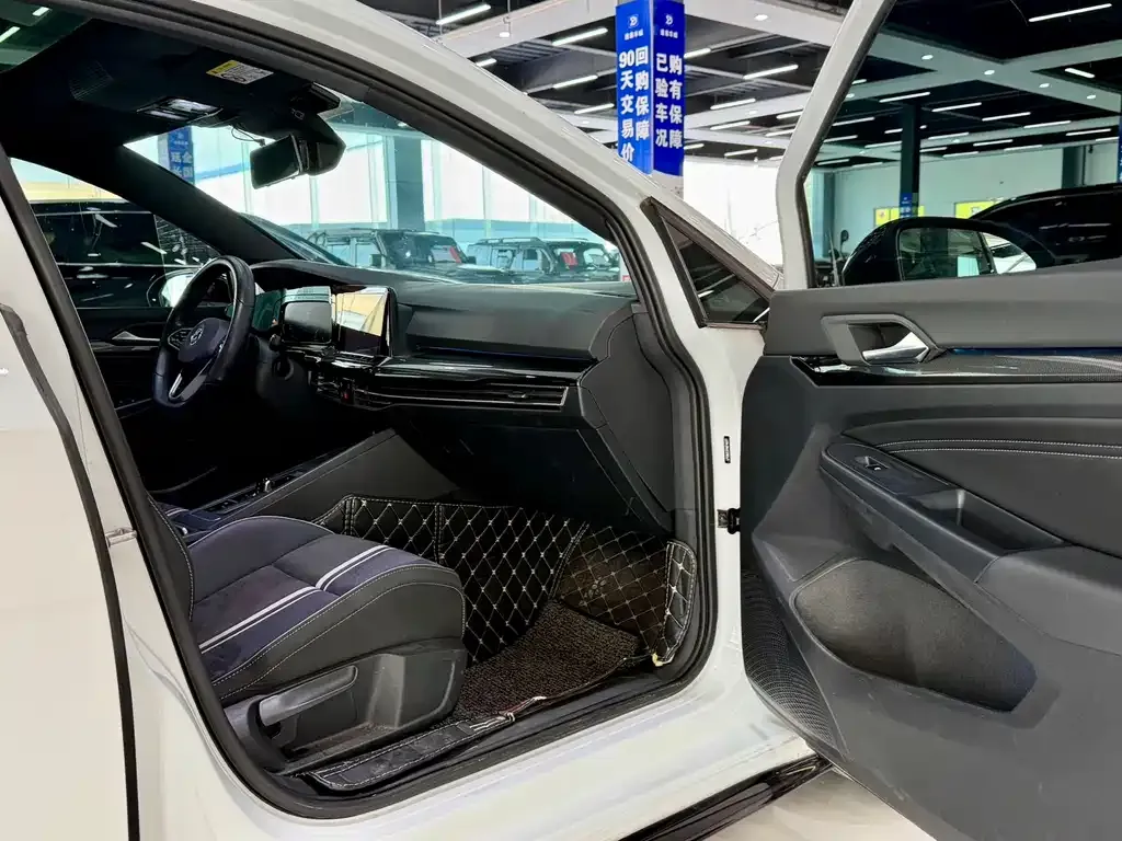 Volkswagen Golf 2021 из CN, фото 8