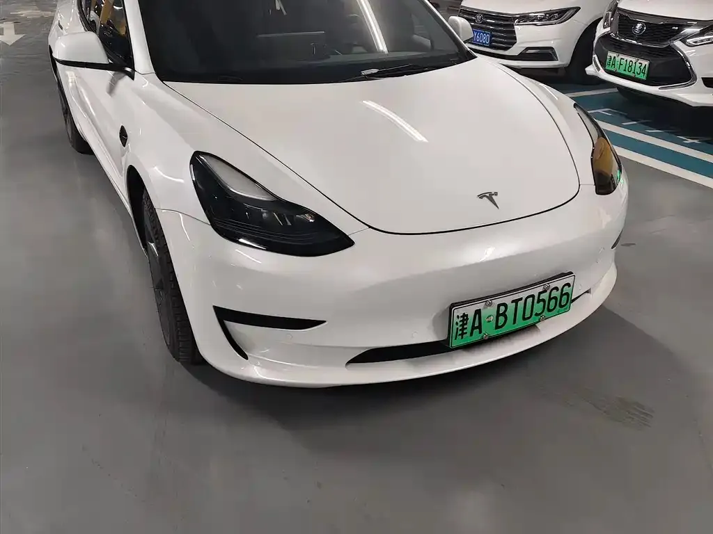Tesla Model 3 — фото 1
