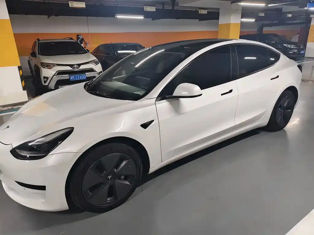 Tesla Model 3 — фото 9