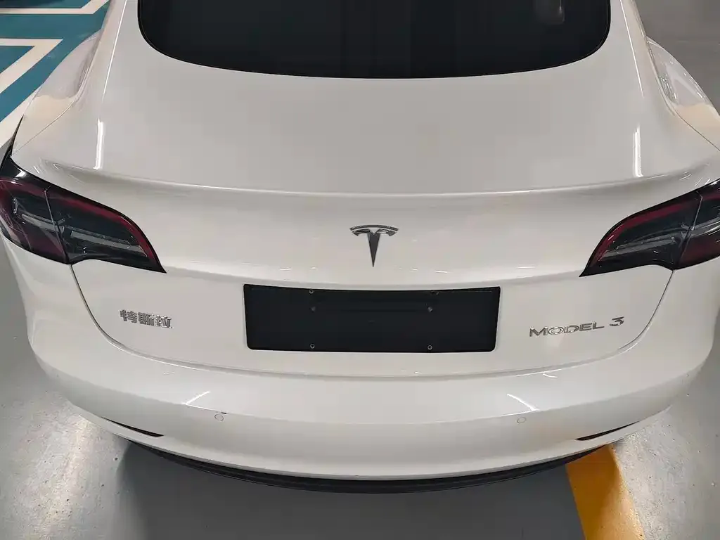 Tesla Model 3 — фото 7
