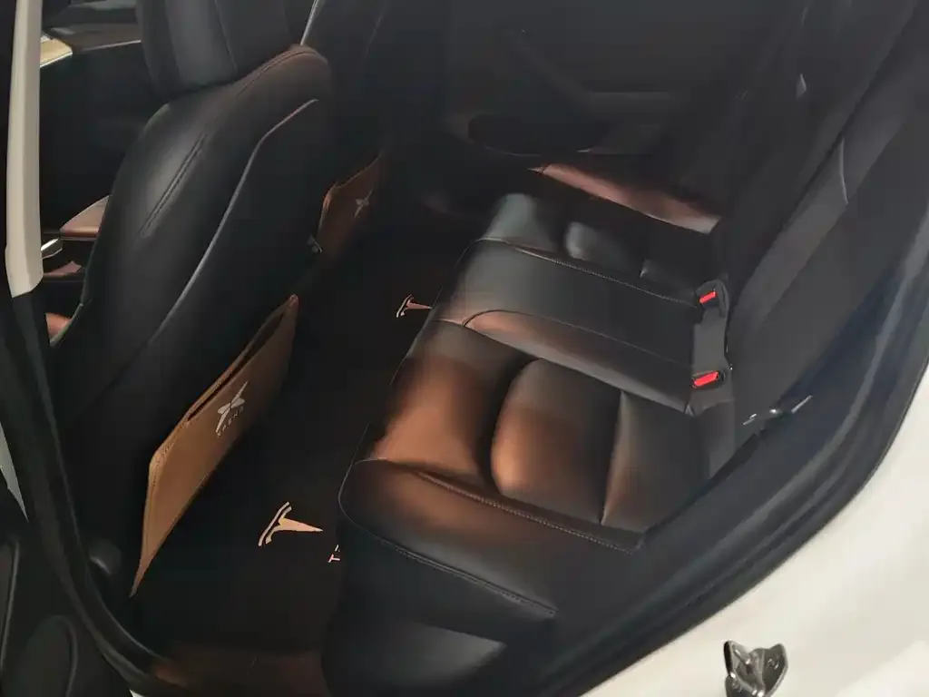 Tesla Model 3 — фото 3