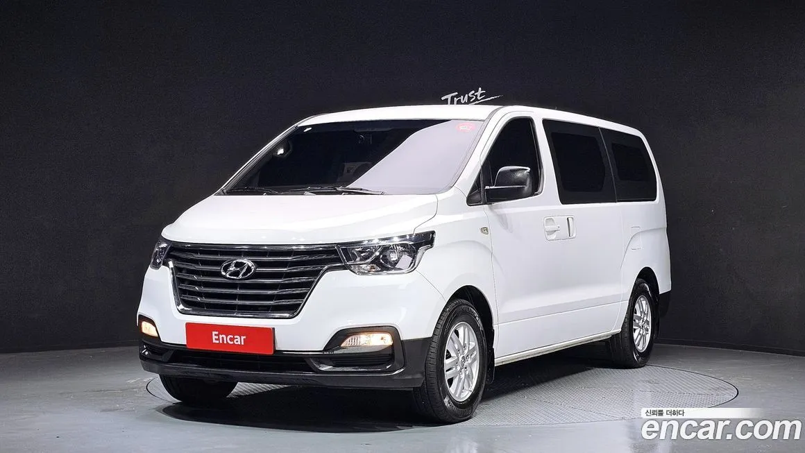 Hyundai Starex — фото 1