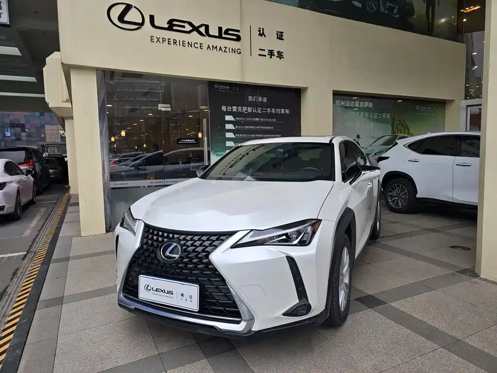 Lexus UX — фото 1