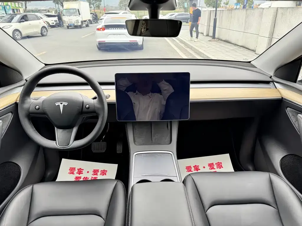 Tesla Model Y — фото 3