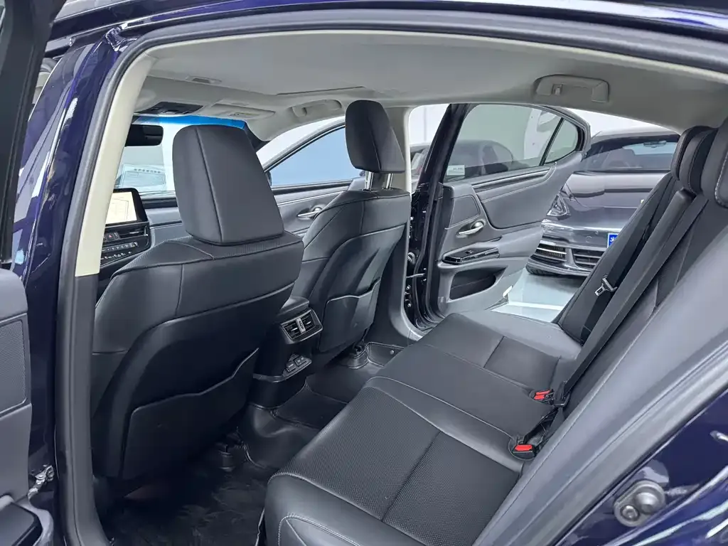 Lexus ES 2023 из CN, фото 2