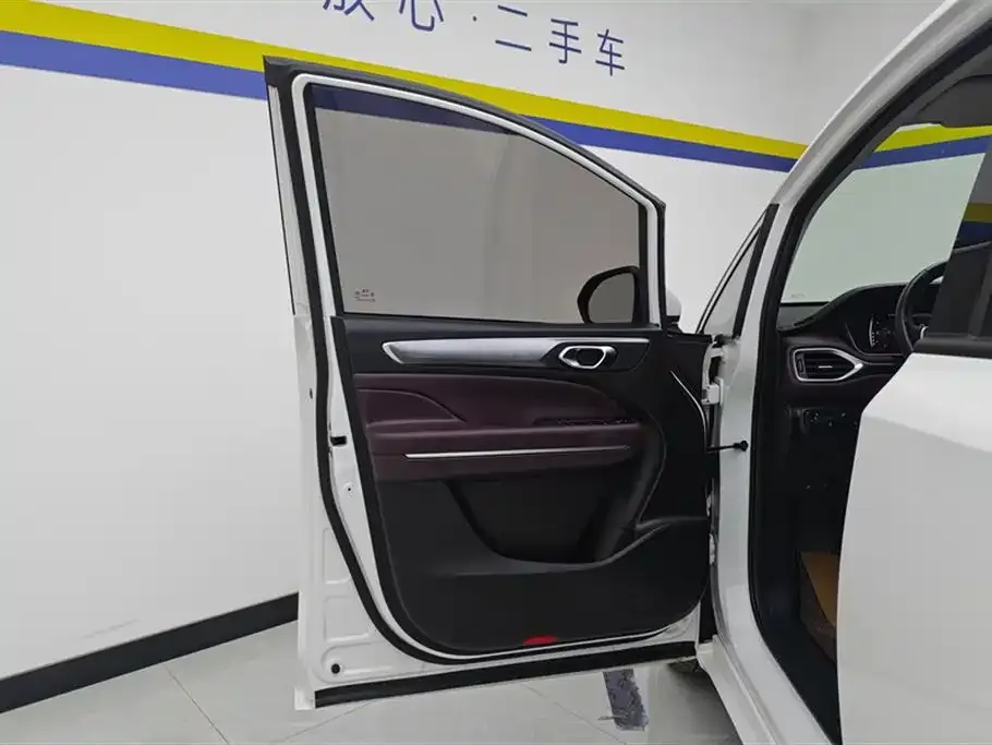 GAC Motor Trumpchi M6 — фото 10